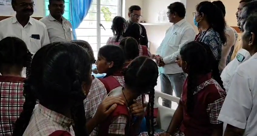  అస్వస్థకు గురైన విద్యార్థులను పరామర్శించిన మైనంపల్లి హనుమంతరావు