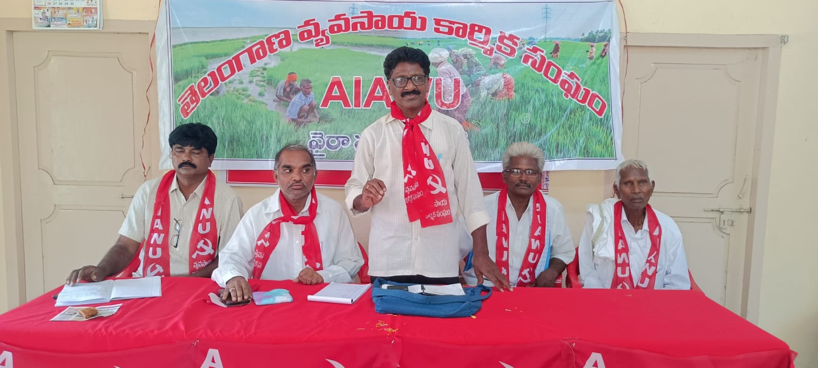 కేరళ తరహాలో మున్సిపాలిటీల్లో ఉపాధి పనిని ప్రవేశపెట్టాలి