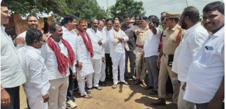 భక్తులకు అసౌకర్యం కల్పించొద్దు....అధికారులకు షాద్ నగర్ ఎమ్మెల్యే వీర్లపల్లి శంకర్ ఆదేశం