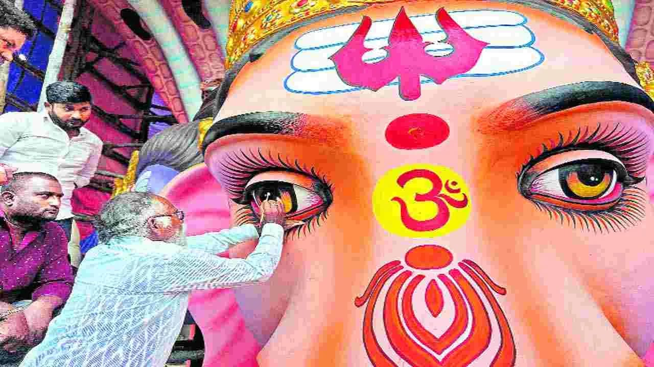 దర్శనానికి ఖైరతాబాద్&zwnj; మహా గణపతి సిద్ధం