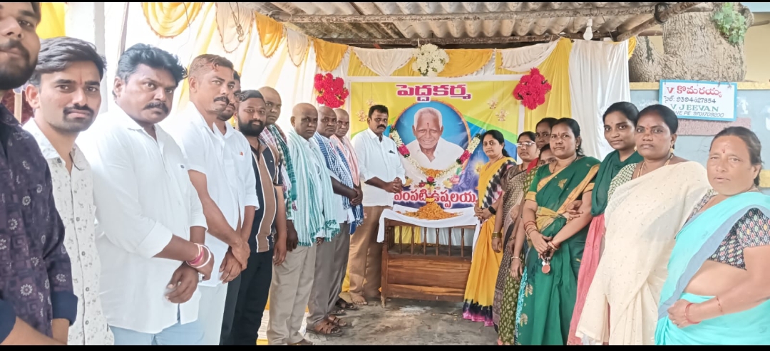 పలు కుటుంబాలను పరామర్శించి ఓదార్చిన సీతక్క