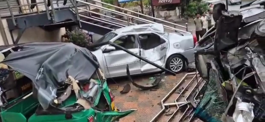 బంజారాహిల్స్ లో కారు బీభత్సం