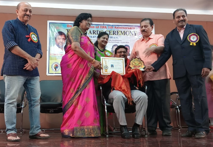 ఇన్స్పైరింగ్ సైకాలజిస్టు అవార్డు అందుకున్న పున్నంచందర్ 