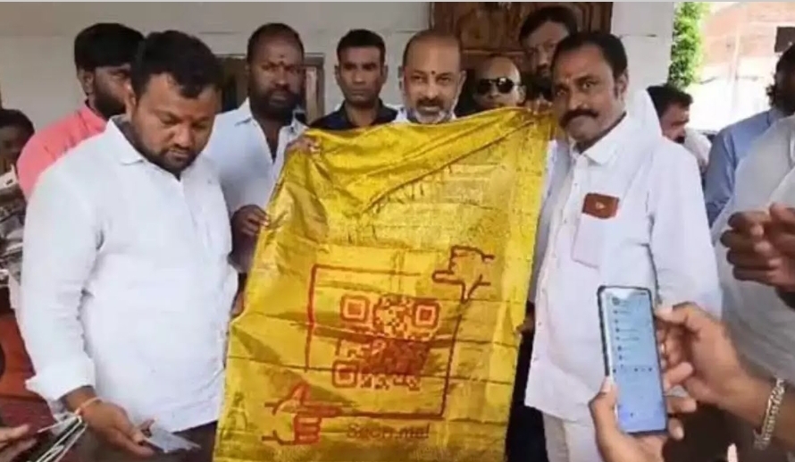 సిరిసిల్ల చేనేత కళాకారుడి మరో అద్భుతం