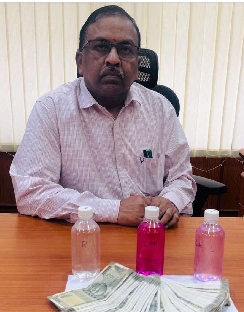 ఏసీబీకి చిక్కిన పంచాయతీ రాజ్ శాఖ అధికారి