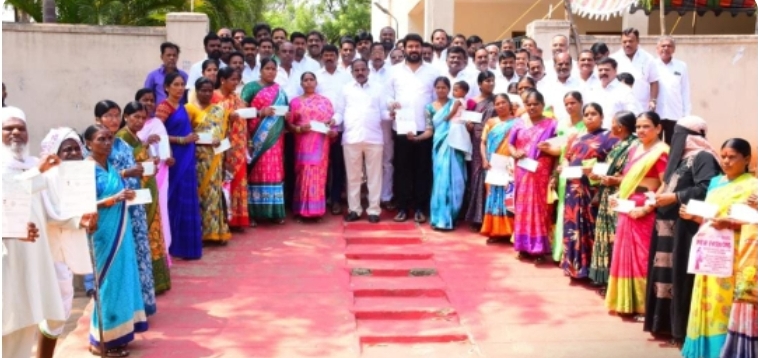 పేదల సంక్షేమమే ప్రభుత్వ లక్ష్యం : జిల్లా గ్రంథాలయ చైర్మన్ ఎలుగంటి మధుసూదన్ రెడ్డి