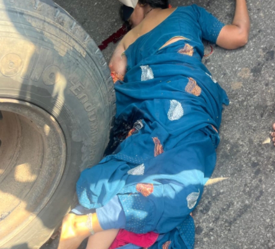 ఖమ్మం జిల్లాపెనుబల్లి మండలం లంకపల్లి వద్ద రోడ్ ప్రమాదం 