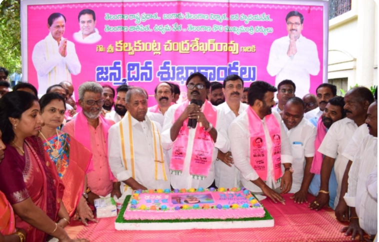 మాజీ ముఖ్యమంత్రి కేసీఆర్ జన్మదిన శుభాకాంక్షలు తెలిపిన మాజీ మంత్రి పువ్వాడ అజయ్ కుమార్