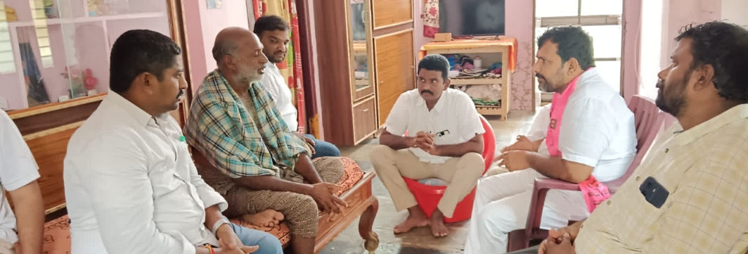 ఏన్కూరు మండల బీఆర్ఎస్ నాయకుడు చీటీ కోటేశ్వరరావు పరామర్శించిన లకావత్ గిరిబాబు