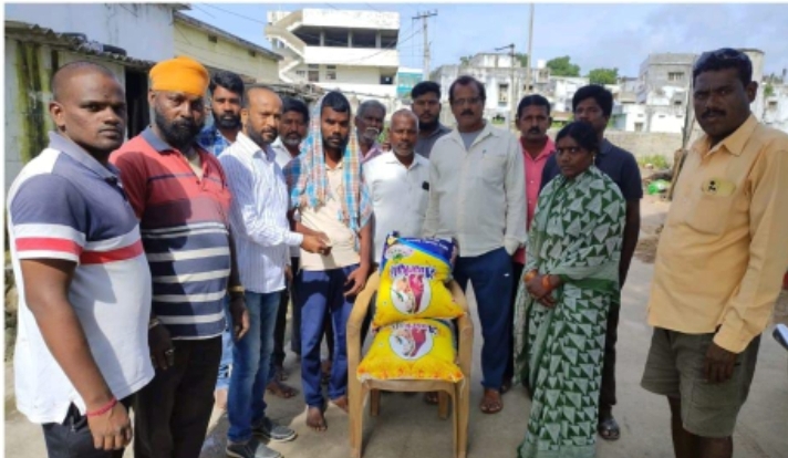 ఆర్థిక సహాయం అందజేసిన చేగుంట సర్పంచ్ మంచి కట్ల శ్రీనివాస్