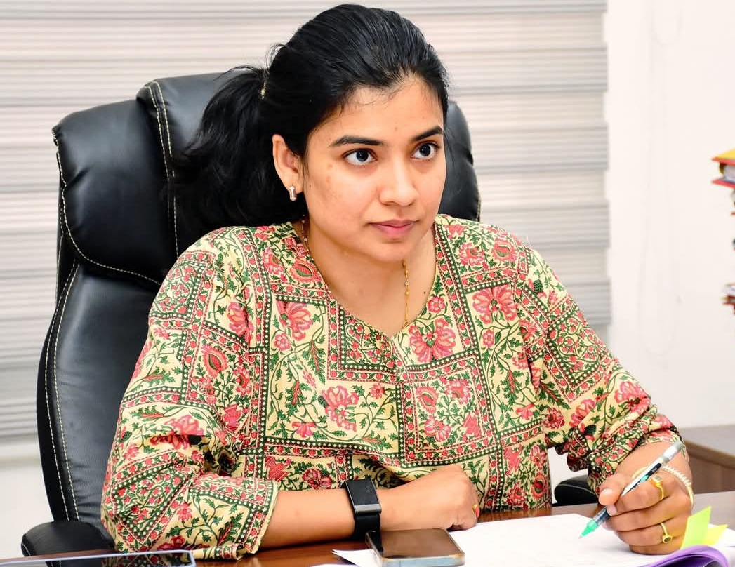 Daily Bharat ధాన్యం నిల్వ చేసేందుకు గోదాంలను సిద్ధం చేయాలి : జిల్లా కలెక్టర్ గరిమ అగ్రవాల్