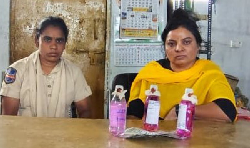 ఏసిబికి చిక్కిన సబ్-ఇన్స్పెక్టర్ మరియు కానిస్టేబుల్