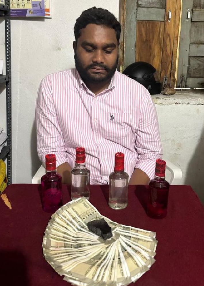 ఏసీబీకి చిక్కిన తహశీల్దార్ కార్యాలయంలోని R.I