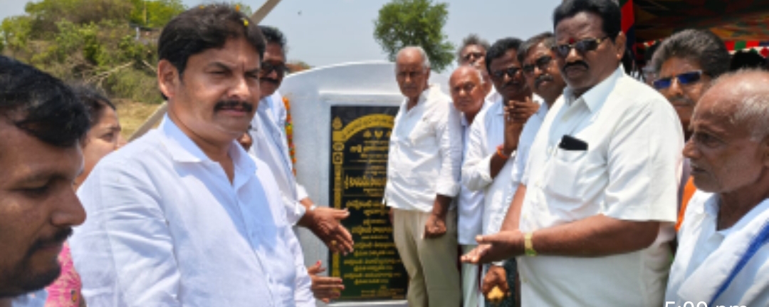 బ్రిడ్జిని ప్రారంభించిన ఎమ్మెల్యే కూనం నేని సాంబశివరావు 