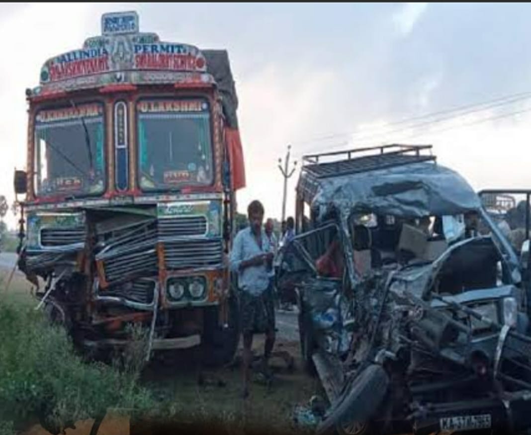 ఘోర రోడ్డు ప్రమాదం