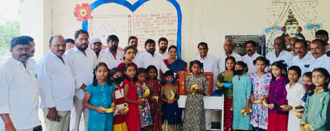 మాజీ ఎమ్మెల్యే ఆంజయ్య యాదవ్ ఆధ్వర్యంలో ఘనంగా కేటీఆర్ జన్మదిన వేడుకలు