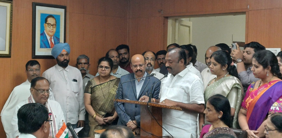 మహబూబ్ నగర్ స్థానిక సంస్థల ఎమ్మెల్సీగా ప్రమాణ స్వీకారం చేసిన నవీన్ రెడ్డి