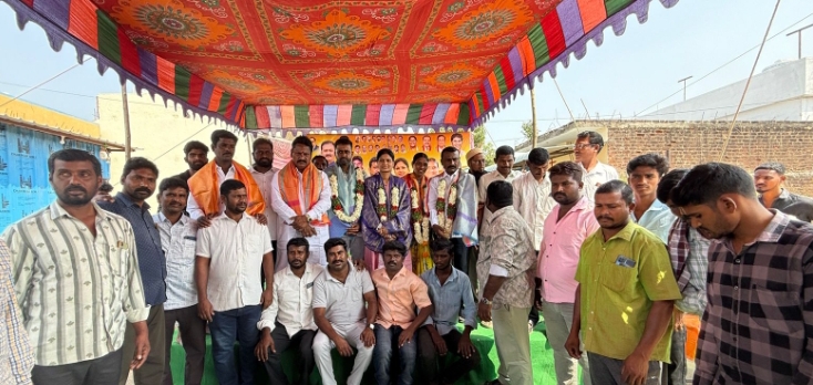 Daily Bharat కామారెడ్డి మున్సిపాలిటీ 20వార్డు కళ్ళే సావిత్రి సత్యం సన్మాన కార్యక్రమంలో పాల్గొన్న మున్సిపల్ చైర్ పర్సన్ ఇప్ప ఉమారాణి శ్రీనివాస్