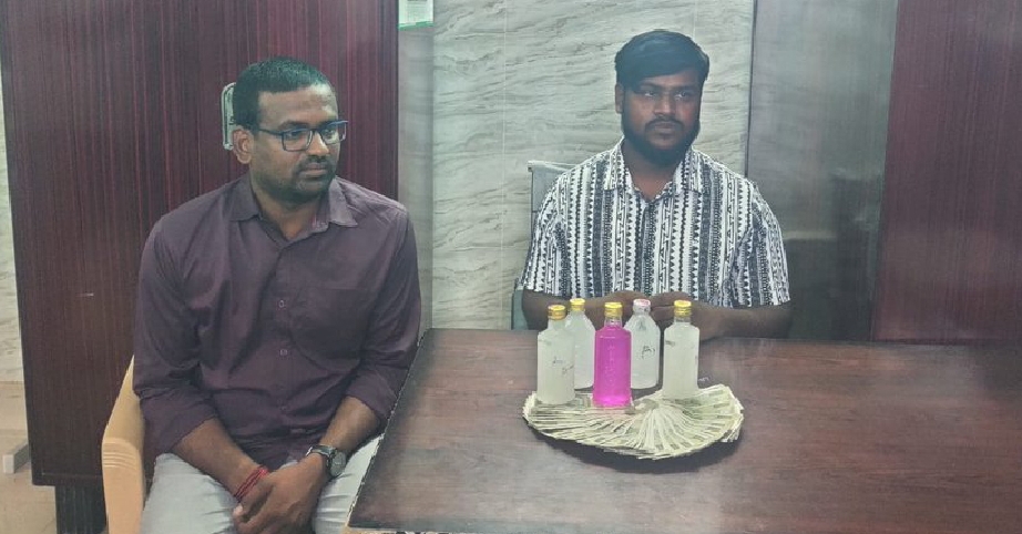 ధరణి ఆపరేటర్ లను వలపన్ని పట్టుకున్న ఏసీబీ అధికారులు