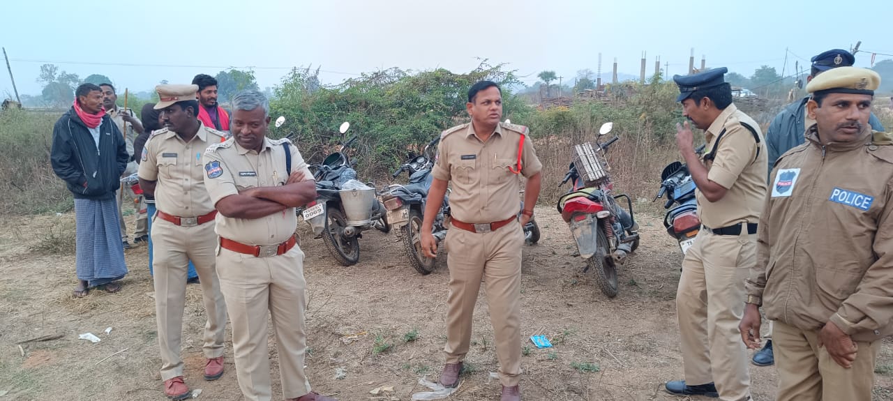 అనుమానిత వ్యక్తులు కనిపిస్తే పోలీసులకు సమాచారం ఇవ్వండి : డిఎస్పి నాగేంద్ర చారి