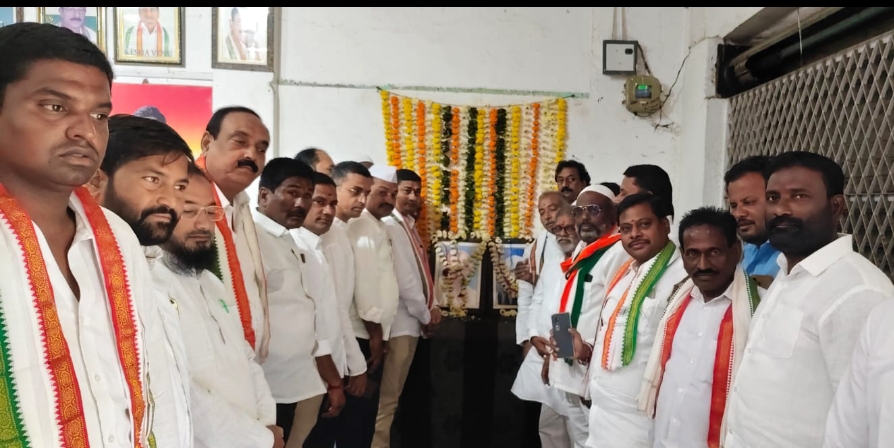 కాంగ్రెస్ పార్టీ నాయకుల ఆధ్వర్యంలో మహాత్మా గాంధీ, లాల్ బహుదూర్ శాస్త్రియులకు ఘన నివాళులు