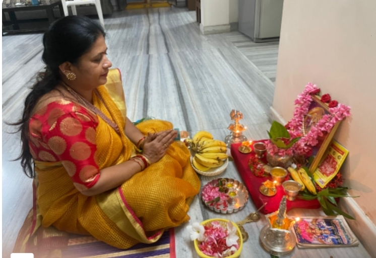 నగరంలో వరలక్ష్మి, వైభవలక్ష్మి వ్రతాలు పూజలు నిర్వహించిన సువాసినిలు