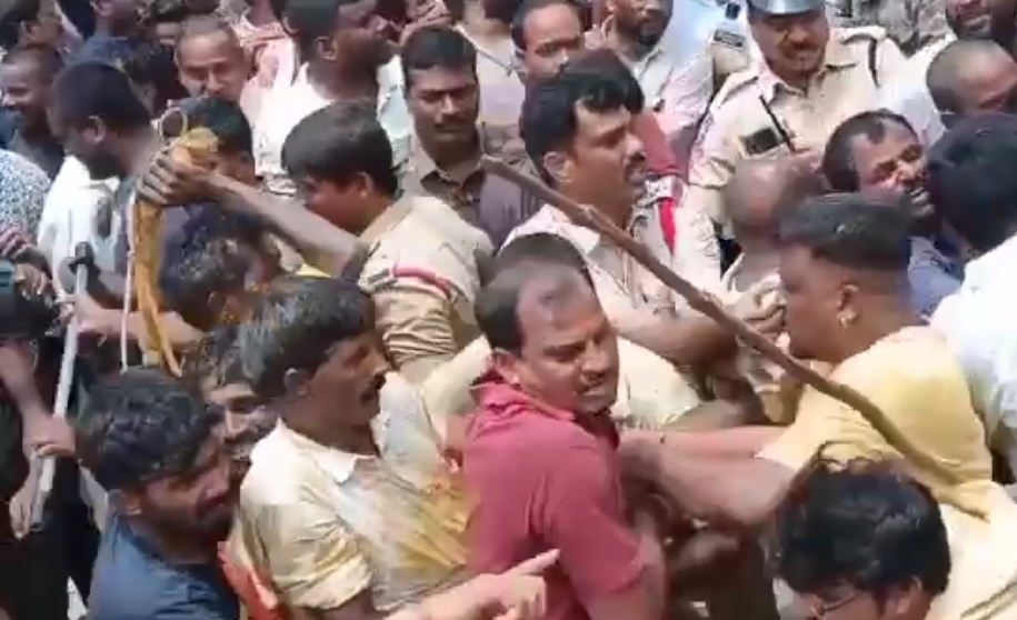 నిజామాబాద్ ఊర పండగ లో స్వల్ప లాఠిచార్జి