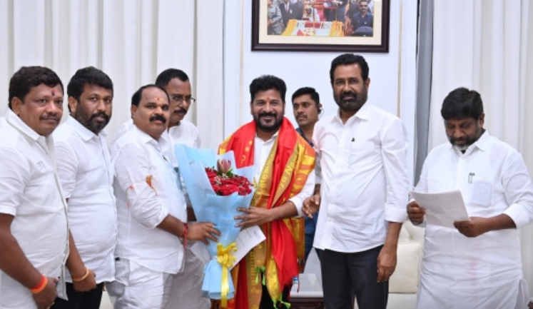 సీఎం ను కలిసిన ఎమ్మెల్యే వీర్లపల్లి శంకర్, మాజీ ఎమ్మెల్యే చౌలపల్లి ప్రతాప్ రెడ్డి, మాజీ ఎంపీపీ శివ శంకర్ గౌడ్