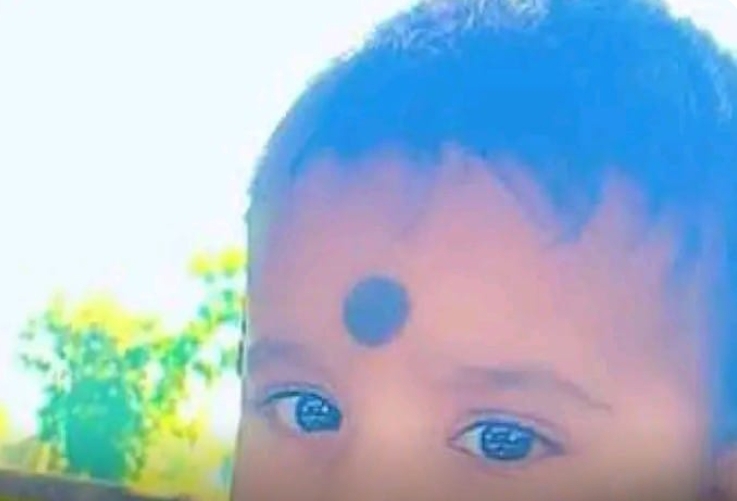 స్కూల్ బస్సు కిందపడి పసి బాలుడి మృతి
