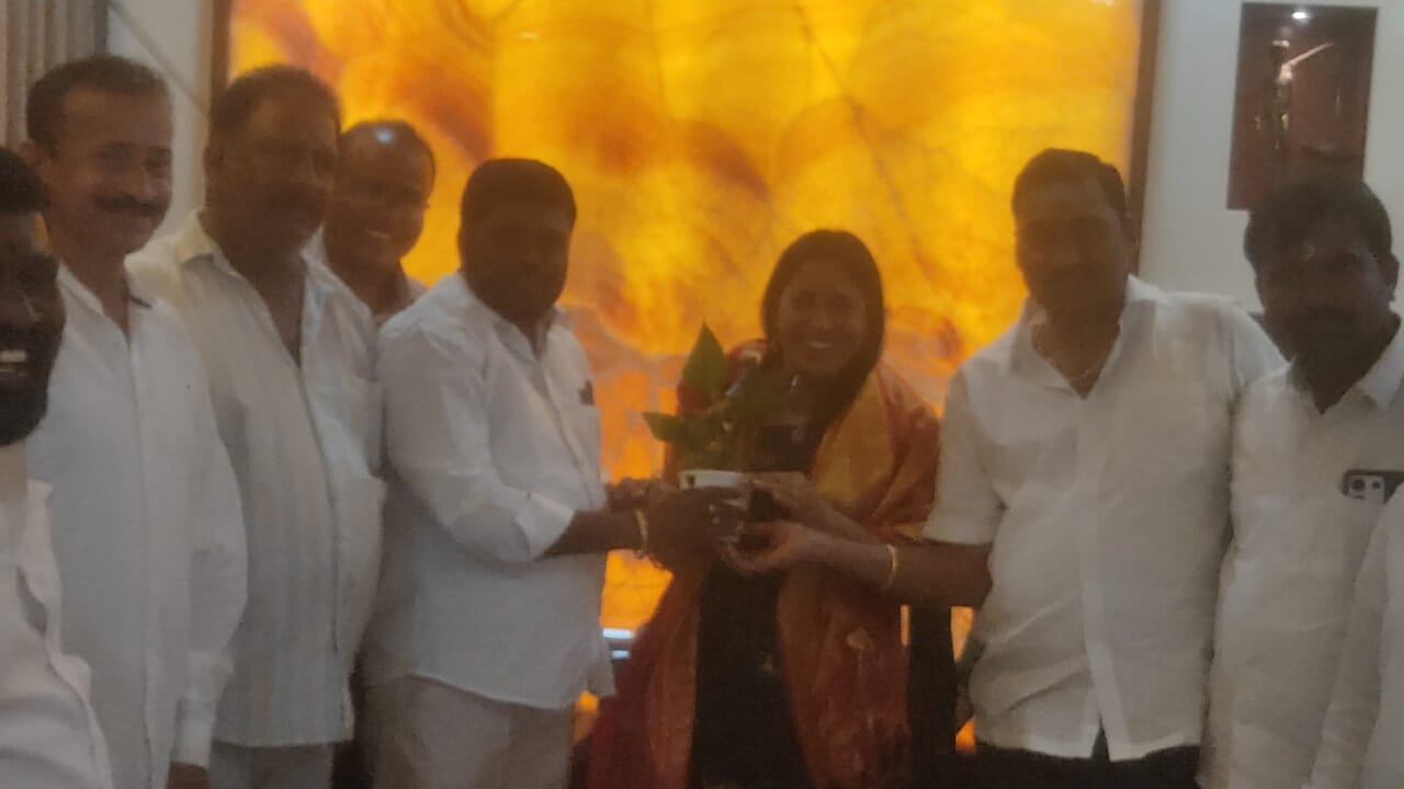 కాట సుధారాణి ని కలిసి జన్మదిన శుభాకాంక్షలు తెలియజేసిన శశిధర్ రెడ్డి, సుధాకర్ యాదవ్