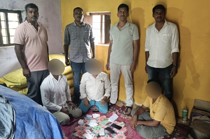 Daily Bharat జూదంపై బిచ్కుంద పోలీసులు దాడి... ముగ్గురు పట్టివేత
