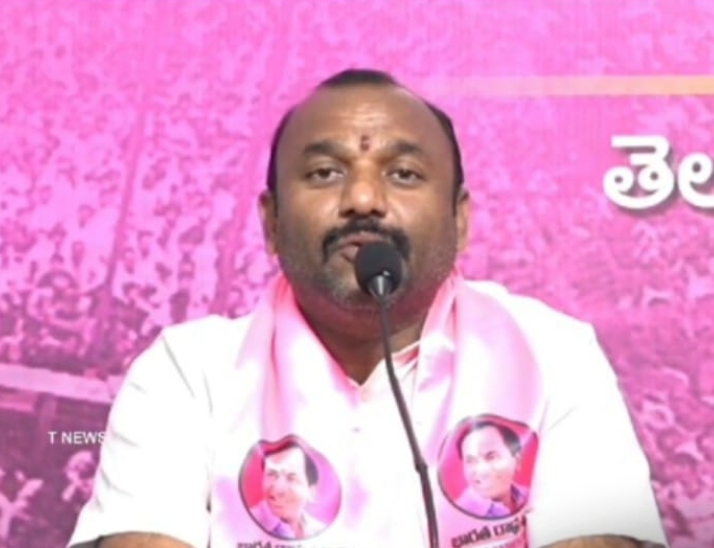 సరిపోని సరుకులు తీసుకెళ్లి సోషల్ మీడియాలో హల్చల్