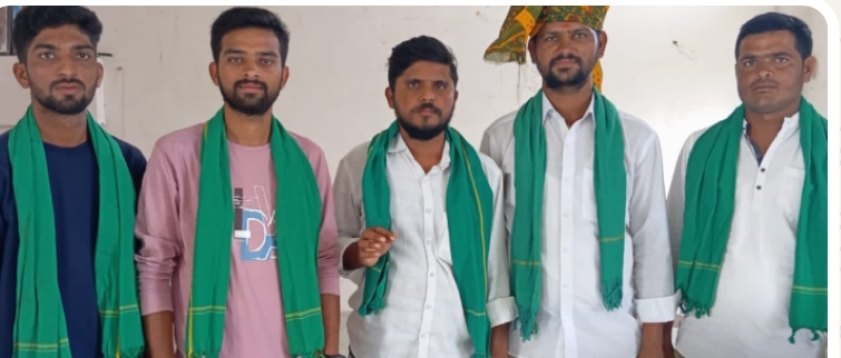 గిరిజనేతర్ల లైసెన్సులు తక్షణమే రద్దు చేయాలి