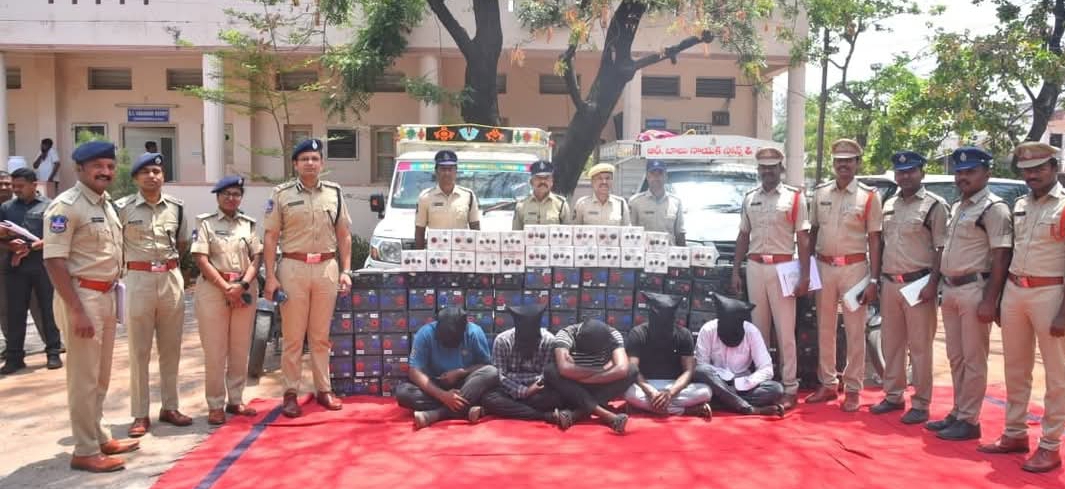 సెల్ టవర్ బ్యాటరీల చోరీలకు పాల్పడతున్న అంతర్ రాష్ట్ర ముఠా అరెస్టు