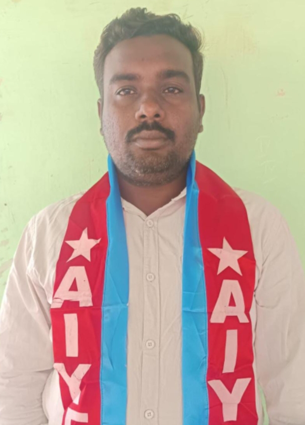 ఈ పంచాయతీ కంప్యూటర్ ఆపరేటర్ల ఐదు నెలల వేతనాలు చెల్లించాలి