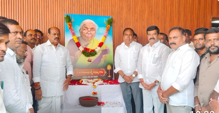 రూరల్ ఎమ్మెల్యే భూపతి రెడ్డిని పరామర్శించిన బీఆర్ఎస్ నేతలు