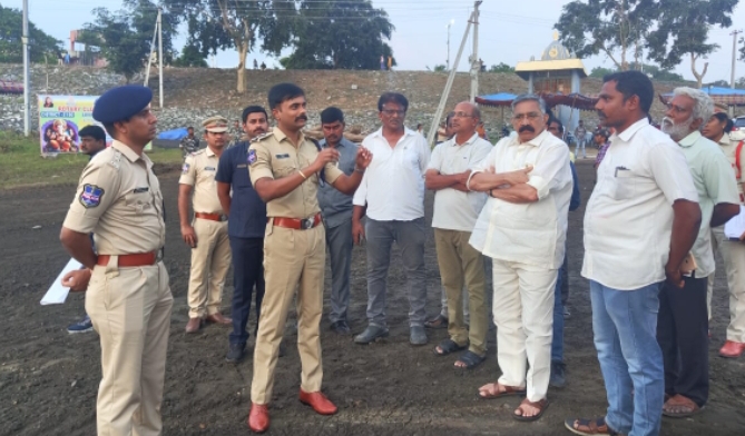 భద్రాచలం వద్ద గోదావరి నదిలో గణేష్ నిమజ్జనోత్సవానికి పకడ్బందీ చర్యలు