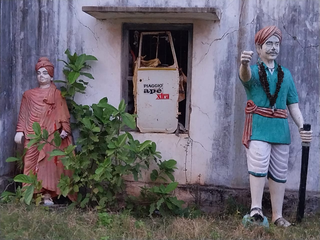 మహనీయుల విగ్రహాలను సెంటర్లలో పున ప్రతిష్ట చేయాలి : ఇండ్ల మహేష్