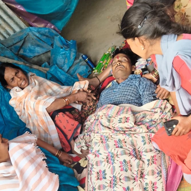 భార్యాభర్తల మనస్పర్ధలతో చెట్టుకు ఉరి వేసుకొని వ్యక్తి ఆత్మహత్య