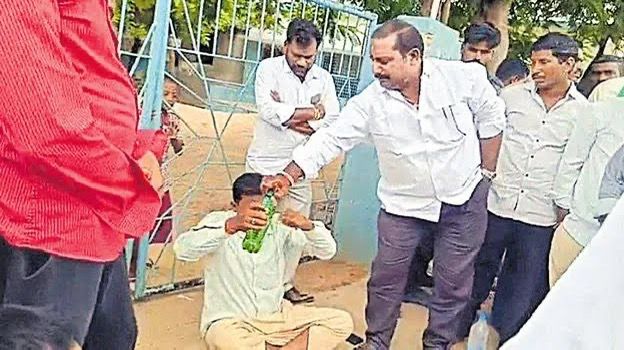 బిల్లులు చెల్లించడం లేదని పెట్రోల్ పోసుకొని ఆత్మహత్యాయత్నానికి పాల్పడ్డ కాంట్రాక్టర్