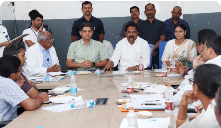 Daily Bharat హాస్పిటల్ డెవలప్&zwnj;మెంట్ సొసైటీ  సమావేశం లో పాల్గొన్న జిల్లా కలెక్టర్  ఆశిష్ సంగ్వాన్