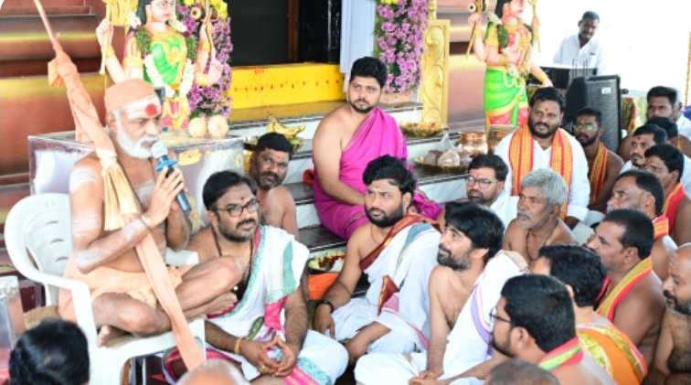 ఇస్నాపూర్ లో పెద్దమ్మ తల్లి విగ్రహ ప్రతిష్ట మహోత్సవంలో  పాల్గొన్న  శ్రీశ్రీశ్రీ మాధవనంద సరస్వతి స్వామి