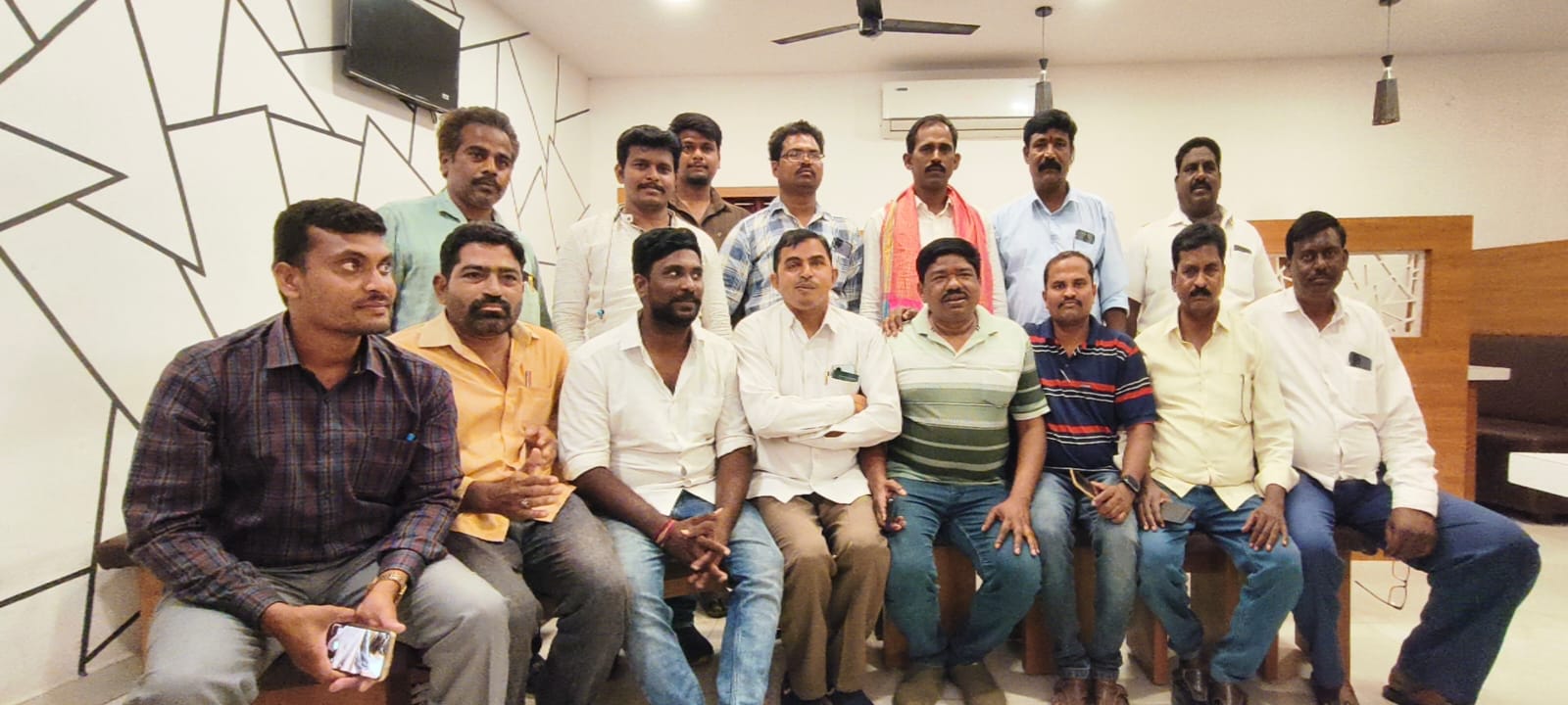 తెలంగాణ జర్నలిస్ట్ మీడియా యూనియన్ ఆధ్వర్యంలో జక్కుల పాల్గుణ  జన్మదిన శుభాకాంక్షలు తెలిపిన మీడియా మిత్రులు