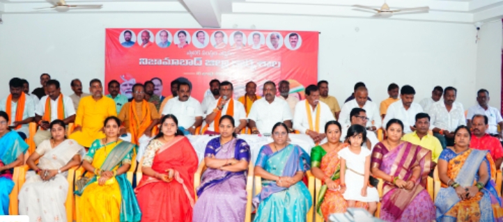 నాకు నువ్వు రక్షా నీకు నేను రక్షా మనమిద్దరం ఈ దేశానికి రక్షా - అర్బన్ ఎమ్మెల్యే