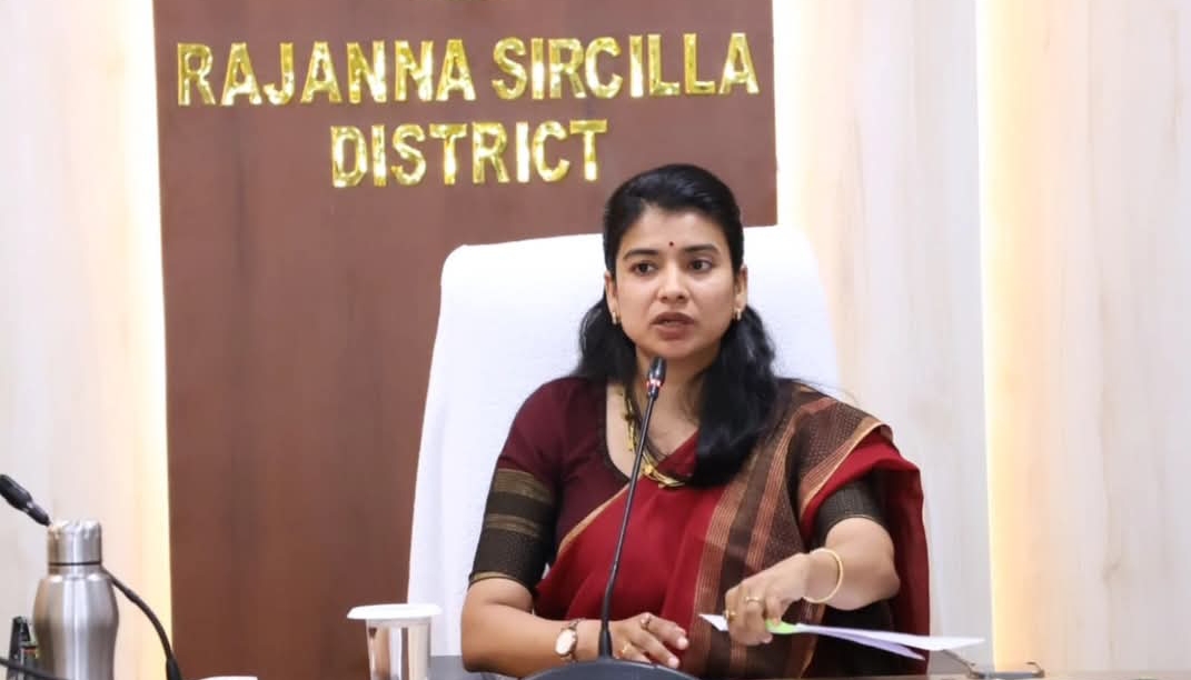 Daily Bharat టెక్స్&zwnj;టైల్ పార్క్ పై జిల్లా కలెక్టర్ సమీక్ష..