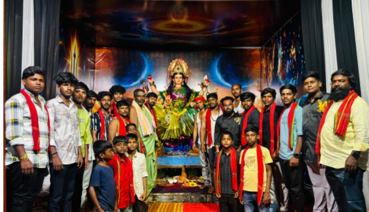 రాళ్లకత్వ ట్యాంక్ వినాయక బృందం ఆధ్వర్యంలో దుర్గామాత  శోభాయాత్ర