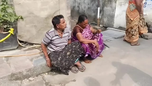 తల్లిదండ్రులను కొట్టి గెంటేసిన కొడుకు