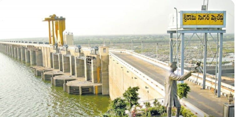 వరద నీటితో నిండుకుండలా మారిన ఎస్సారెస్పీ ప్రాజెక్ట్