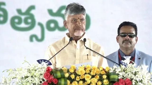 కాళ్లకు దండం పెట్టే సంస్కృతిని వీడాలి: ఏపీ సీఎం చంద్రబాబు హితవు