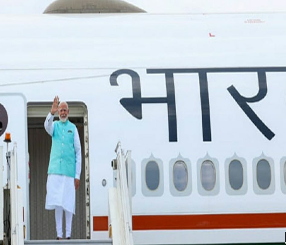 రష్యా చేరుకున్న ప్రధాని మోదీ